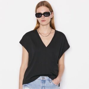 NEW. Frame Le Mid Rise V Neck Tee. NWT